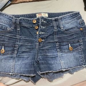 L.e.i demon jean shorts button fly